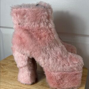 OKOKO Faux Fur Pink Platform High Heel Ankle Boots Size 40 / 9 festival furry